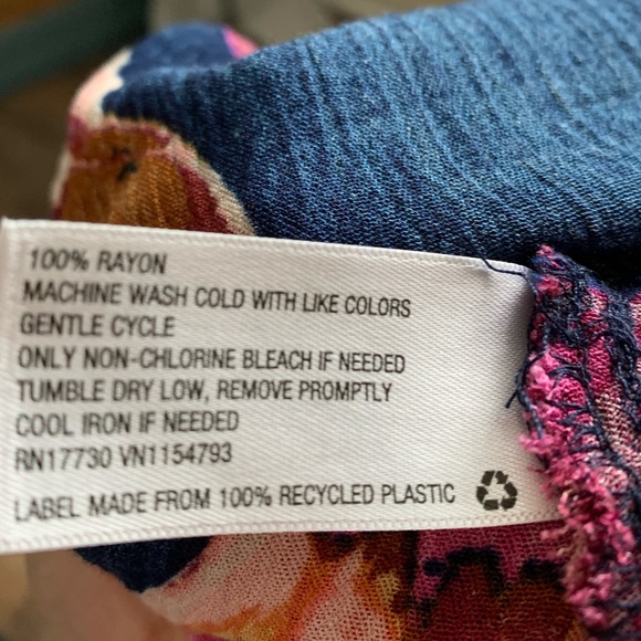 Floral Print Top - Picture 8 of 12